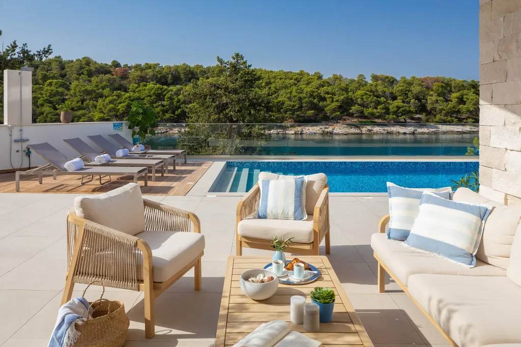 Seaside Villa Retreat with Pool in Splitska