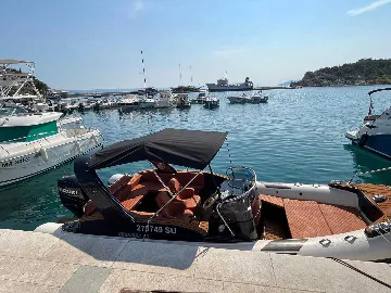 Seaside Villa Retreat with Pool in Splitska