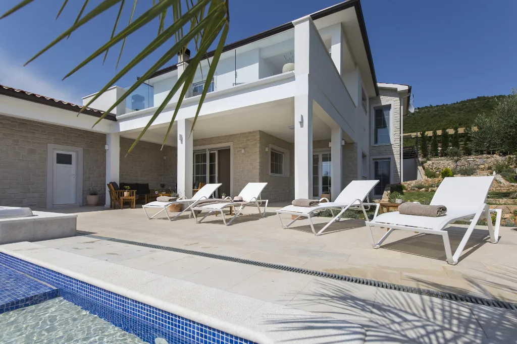 Modern Villa with Pool and Parking in Labin