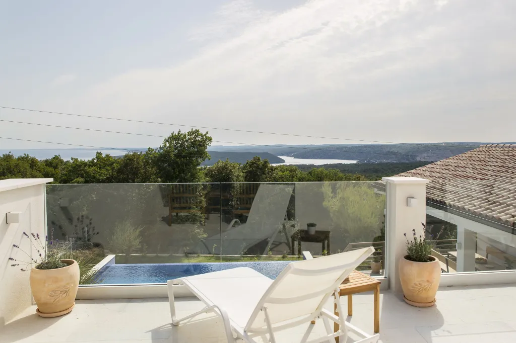 Modern Villa with Pool and Parking in Labin