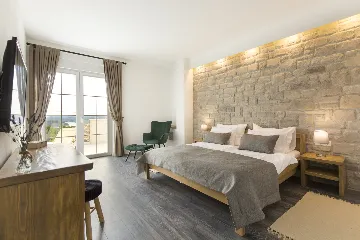 Modern Villa with Pool and Parking in Labin