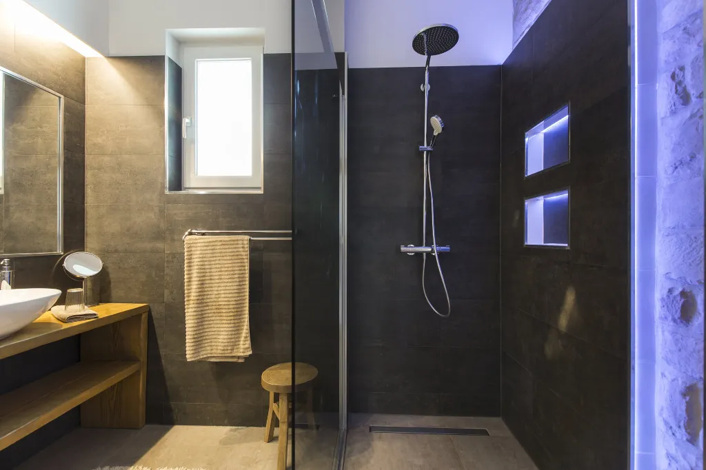 Modern Villa with Pool and Parking in Labin