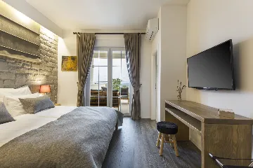 Modern Villa with Pool and Parking in Labin