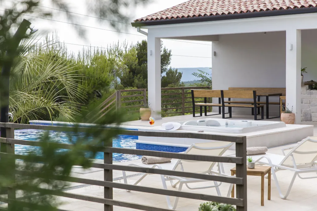 Modern Villa with Pool and Parking in Labin
