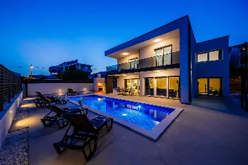 Modern Family Villa with Pool in Kaštel Stari