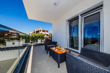 Modern Family Villa with Pool in Kaštel Stari