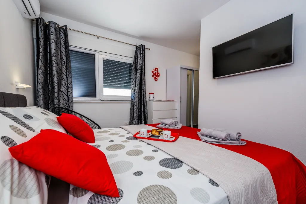 Modern Family Villa with Pool in Kaštel Stari