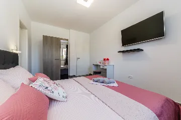 Modern Family Villa with Pool in Kaštel Stari