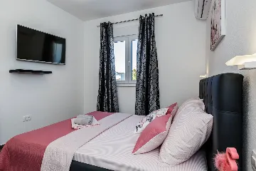 Modern Family Villa with Pool in Kaštel Stari