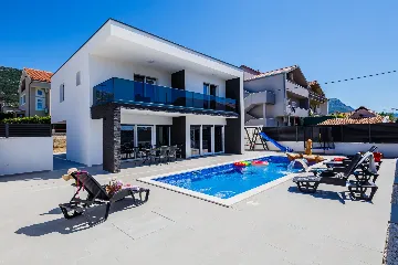 Modern Family Villa with Pool in Kaštel Stari