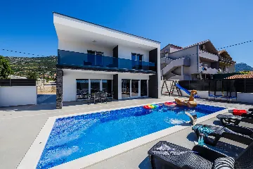 Modern Family Villa with Pool in Kaštel Stari