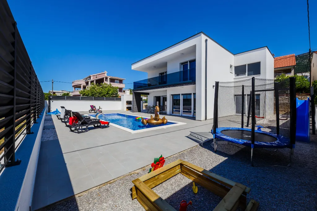 Modern Family Villa with Pool in Kaštel Stari