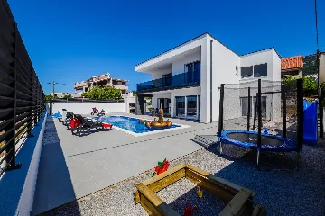Modern Family Villa with Pool in Kaštel Stari