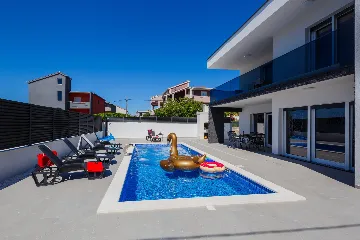 Modern Family Villa with Pool in Kaštel Stari