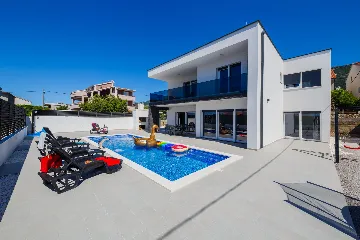 Modern Family Villa with Pool in Kaštel Stari