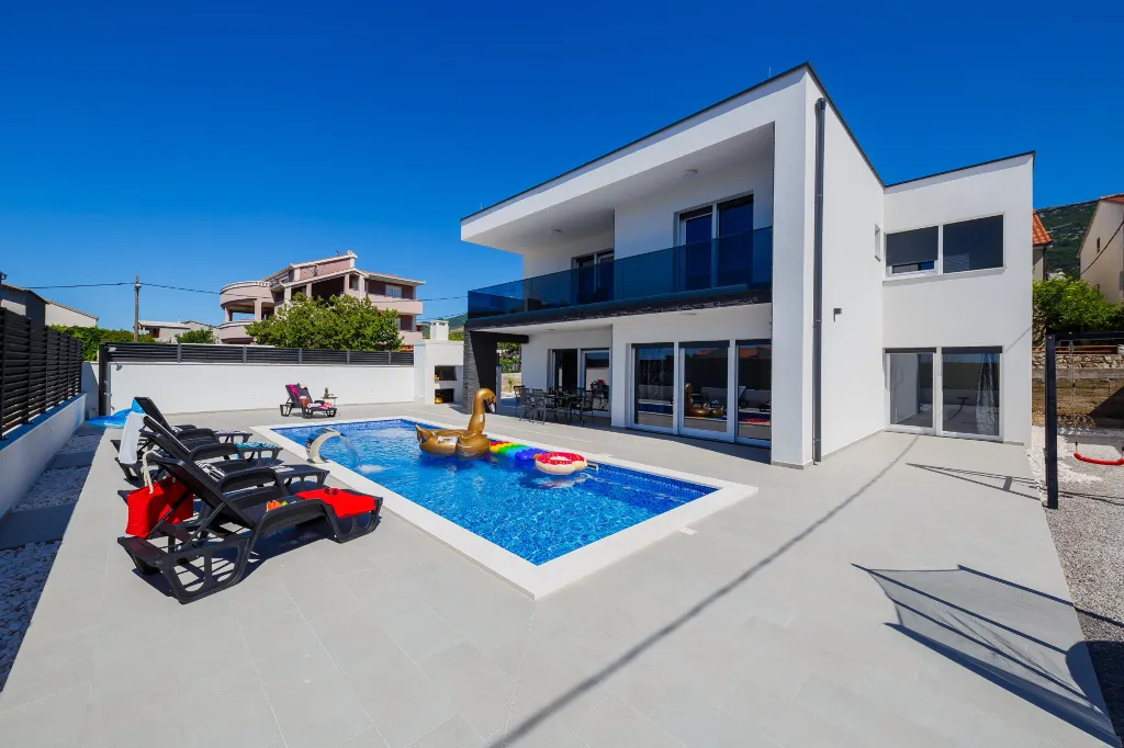 Modern Family Villa with Pool in Kaštel Stari