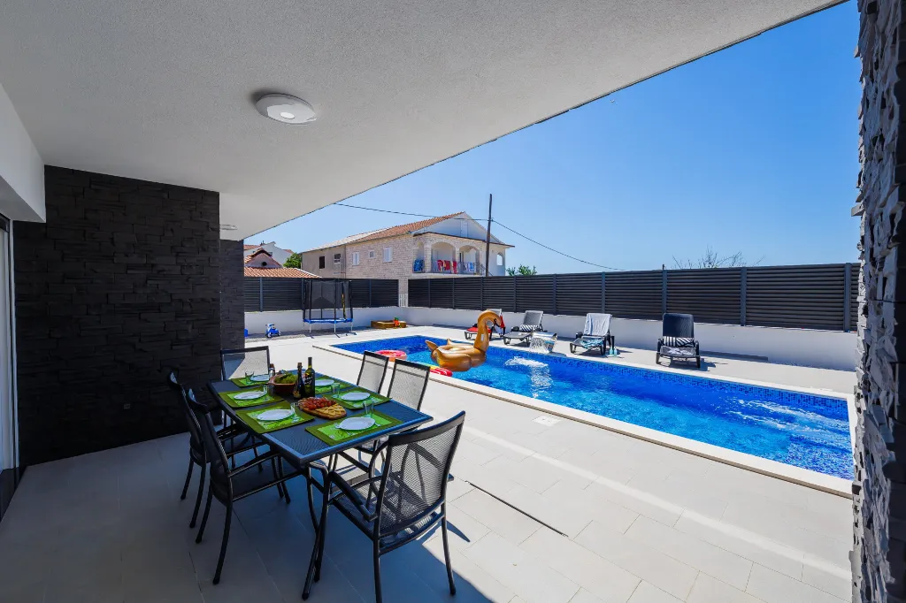 Modern Family Villa with Pool in Kaštel Stari