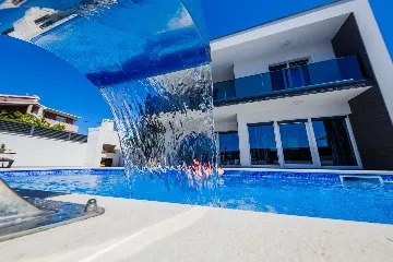 Modern Family Villa with Pool in Kaštel Stari