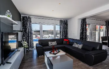 Modern Family Villa with Pool in Kaštel Stari