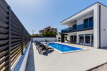 Modern Family Villa with Pool in Kaštel Stari