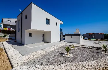 Modern Family Villa with Pool in Kaštel Stari