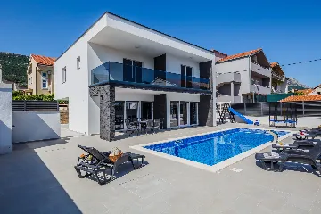 Modern Family Villa with Pool in Kaštel Stari