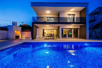 Modern Family Villa with Pool in Kaštel Stari