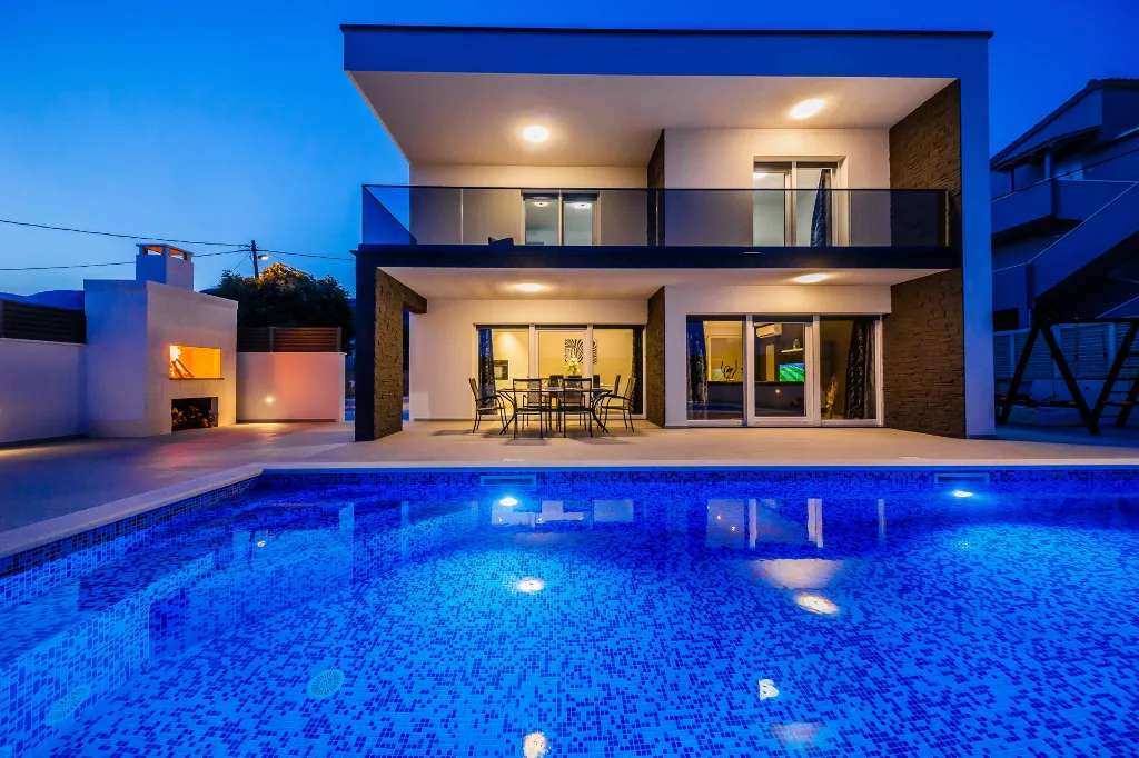 Modern Family Villa with Pool in Kaštel Stari