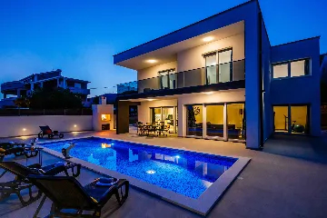 Modern Family Villa with Pool in Kaštel Stari