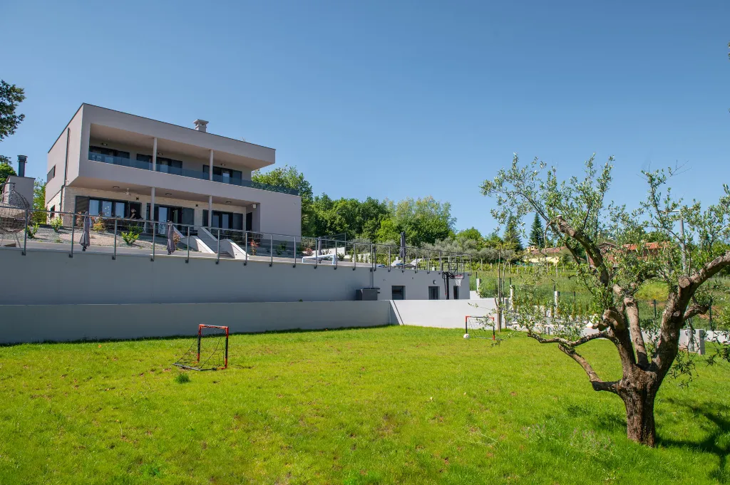 Spacious Family Villa with Pool in Labin