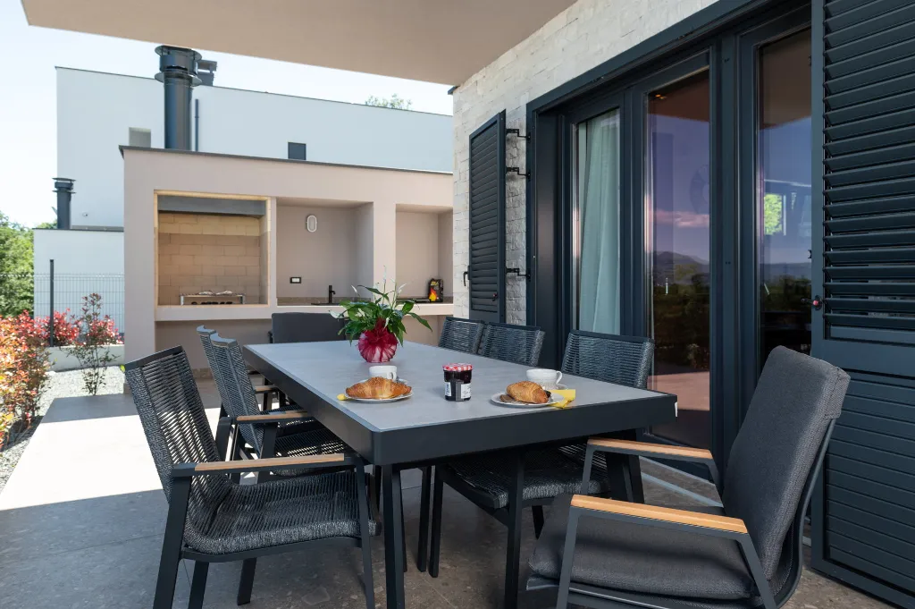 Spacious Family Villa with Pool in Labin