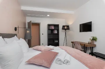 Spacious Family Villa with Pool in Labin