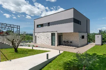 Spacious Family Villa with Pool in Labin