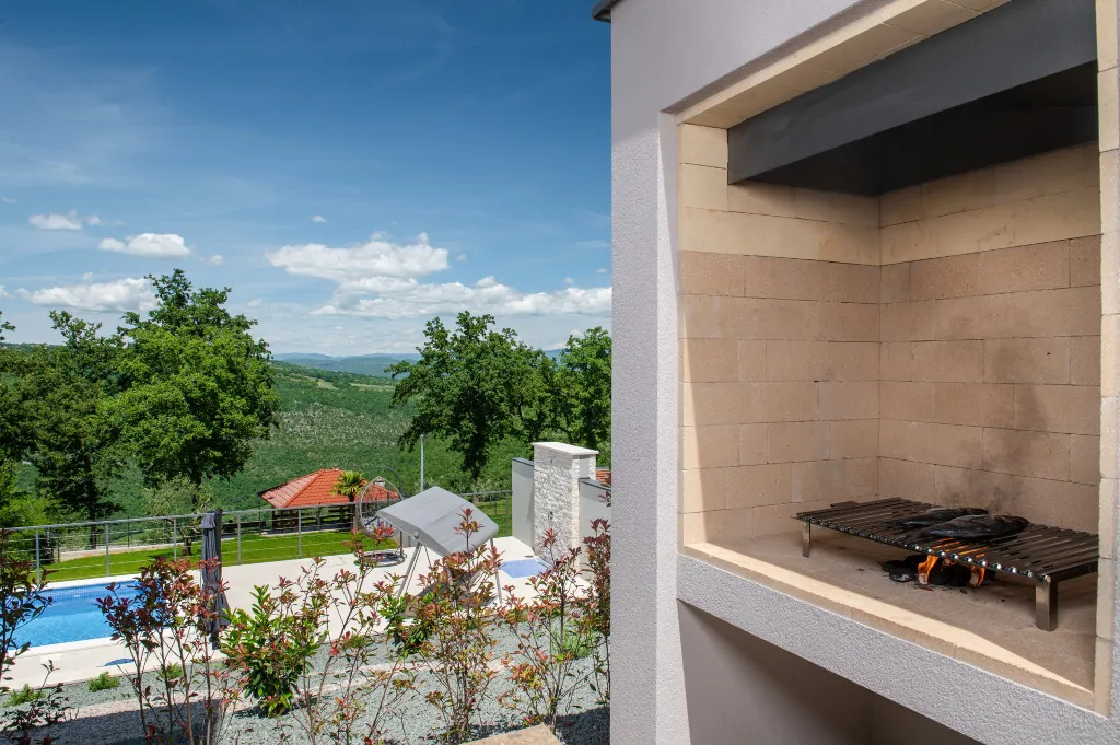 Spacious Family Villa with Pool in Labin