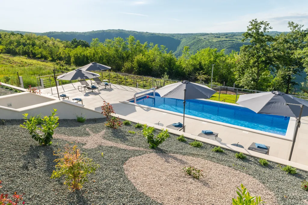Spacious Family Villa with Pool in Labin