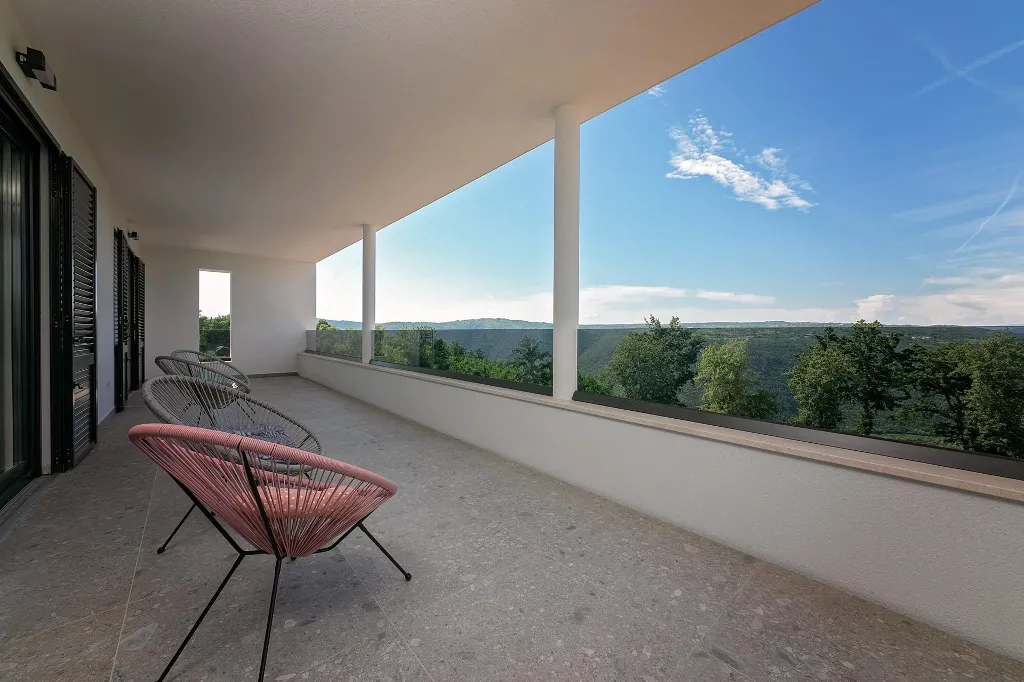 Contemporary 4-Bedroom Villa with Pool in Labin