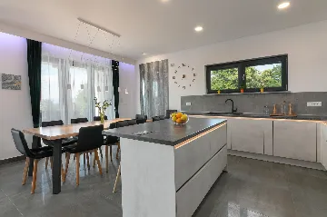 Contemporary 4-Bedroom Villa with Pool in Labin