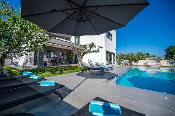 Spacious Family Villa with Pool in Pula