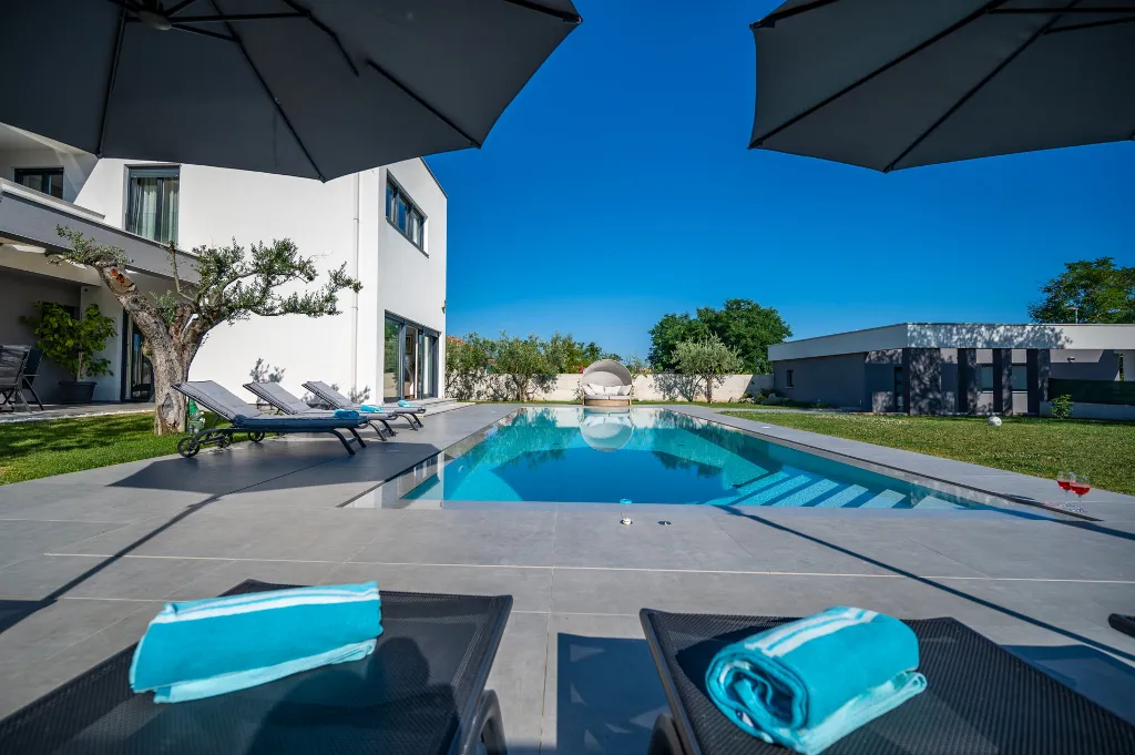 Spacious Family Villa with Pool in Pula