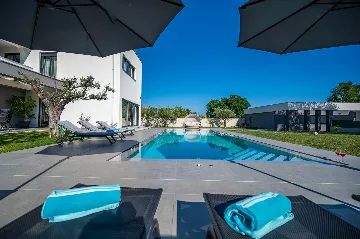 Spacious Family Villa with Pool in Pula