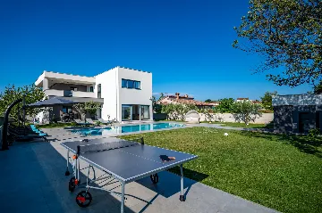 Spacious Family Villa with Pool in Pula
