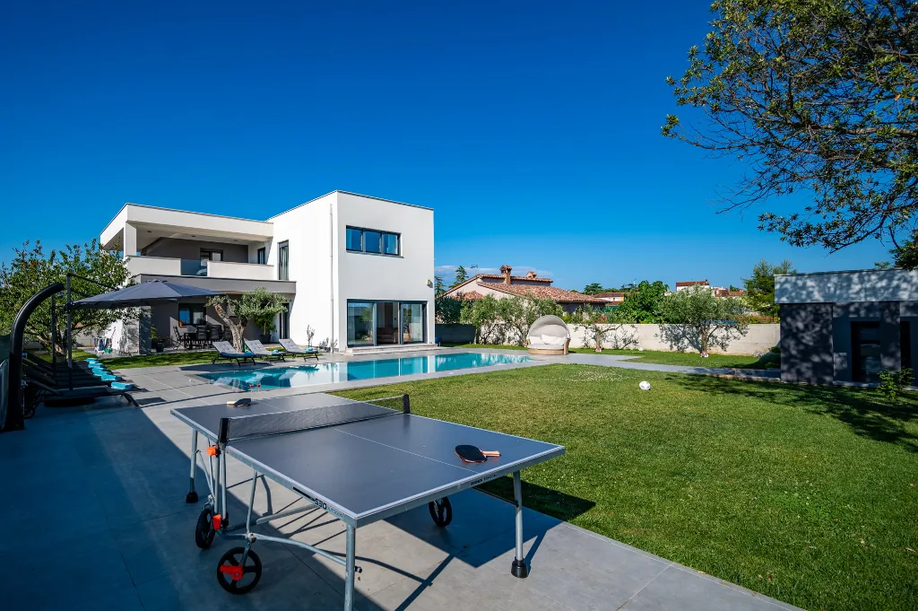 Spacious Family Villa with Pool in Pula