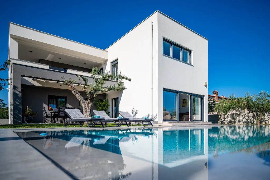 Spacious Family Villa with Pool in Pula