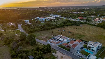 Spacious Family Villa with Pool in Pula