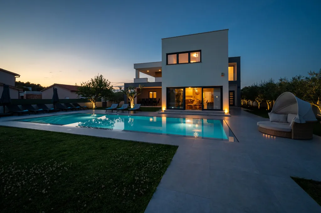 Spacious Family Villa with Pool in Pula