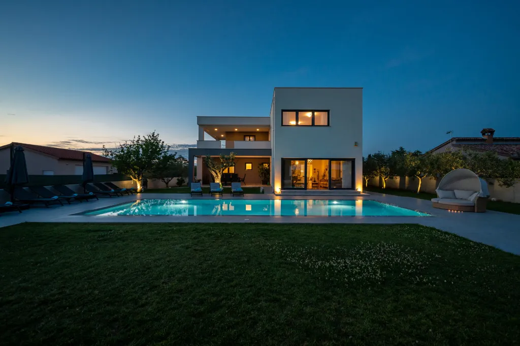 Spacious Family Villa with Pool in Pula