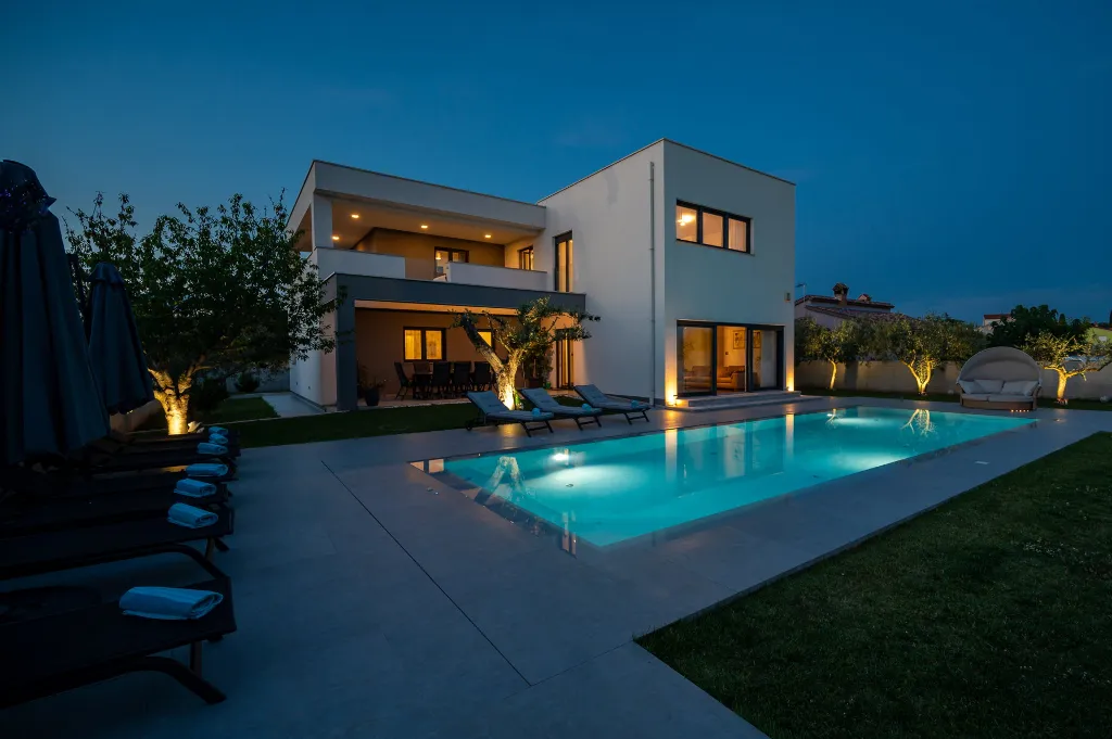 Spacious Family Villa with Pool in Pula