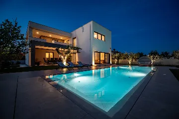 Spacious Family Villa with Pool in Pula