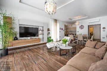 Spacious Family Villa with Pool in Pula