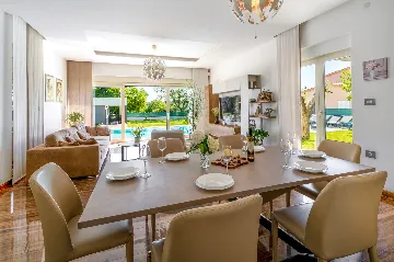 Spacious Family Villa with Pool in Pula